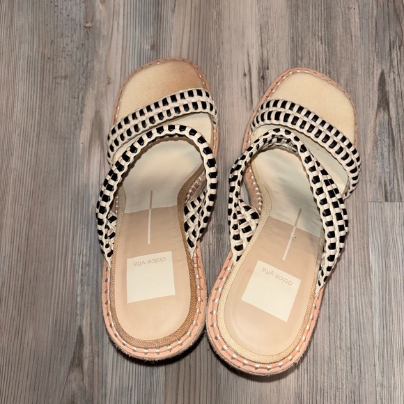 NWOT Dolce Vita Size 8 wedges with black and cream colored straps - Picture 1 of 3